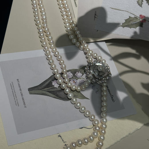 7-8mm左右 珍珠毛衣链 120cm 强光 近圆 整体很干净 上身效果大气优雅有质感 岁月都温柔了下来 商品图8