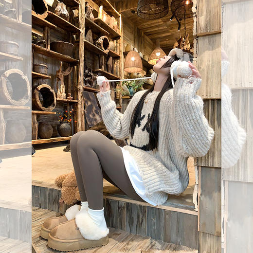 <曾小咸推荐>百搭燕麦色宽松笑脸圆领毛衣 商品图3