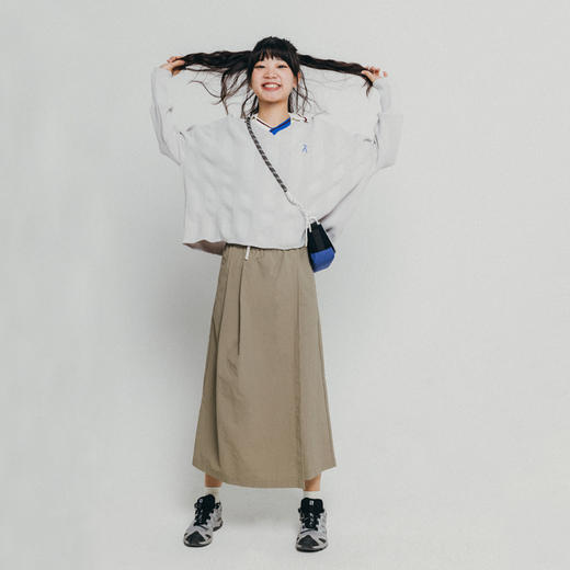 【品牌直发】ACMEITEM爱棵米 户外女士翻领毛衫短款宽松绣标针织上衣女款GAF2200804E 商品图1