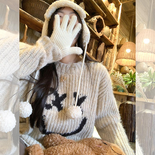 <曾小咸推荐>百搭燕麦色宽松笑脸圆领毛衣 商品图2