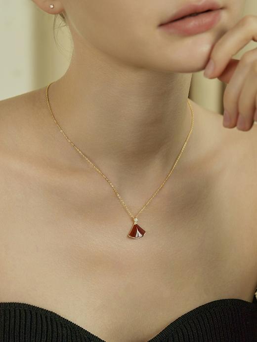 Oflye潮流饰品   S925纯银气质白贝母扇形吊坠项链女秋冬毛衣链小裙子锁骨链轻奢纯银配饰 商品图0