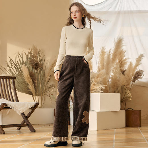 两三事晚枫足迹2024冬季新款花朵贴布绣钩花裤脚绒布直筒休闲裤女 商品图1