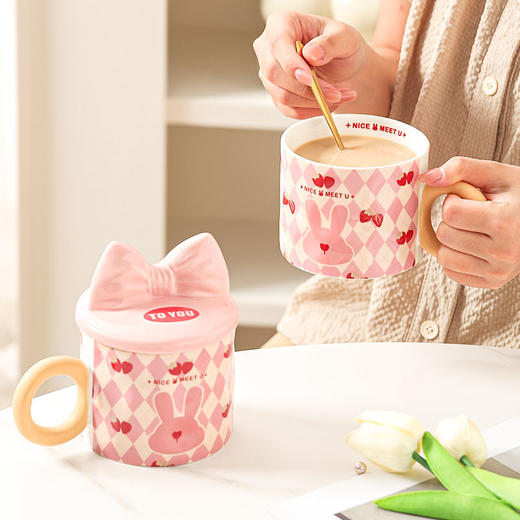 【粉嫩草莓兔创意杯】粉嫩少女心马克杯带盖高颜值家用陶瓷水杯子女生生日礼物礼盒装 商品图1