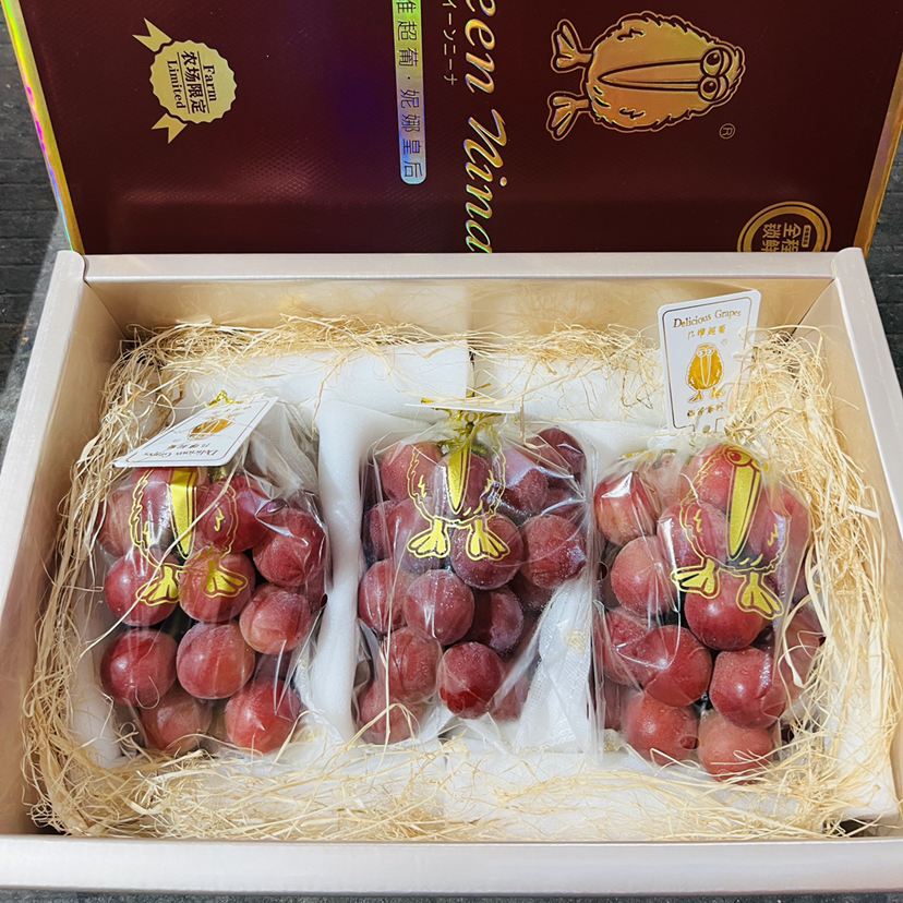 特级 妮娜皇后葡萄 1件约5斤  自带酒香味，甜度高 包装随机
