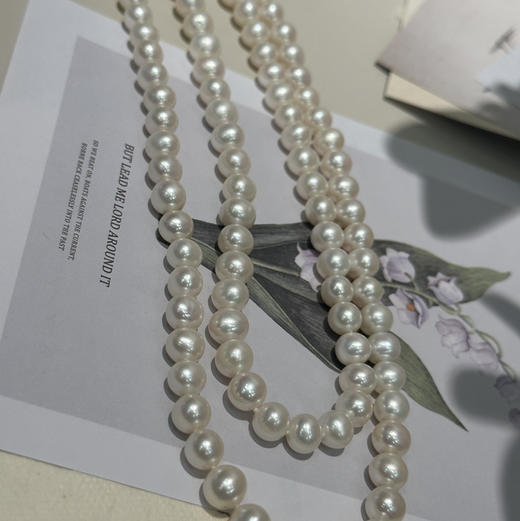 7-8mm左右 珍珠毛衣链 120cm 强光 近圆 整体很干净 上身效果大气优雅有质感 岁月都温柔了下来 商品图10