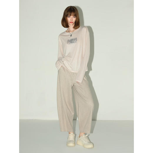 【有赞】COCOBELLA时尚3D字母印花长袖T恤女薏米色亲肤休闲上衣TS7060 商品图1