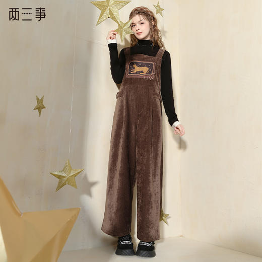 两三事 幻兽出没 2024冬季新款趣味印花雪尼尔直筒背带裤女 商品图0