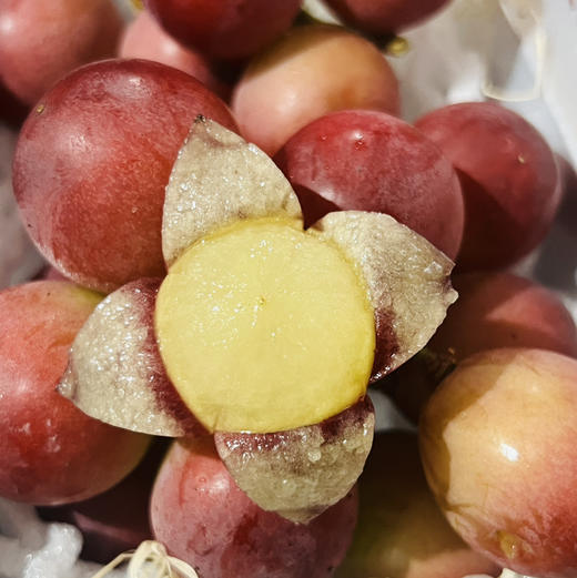 特级 妮娜皇后葡萄 1件约5斤  自带酒香味，甜度高 包装随机 商品图4