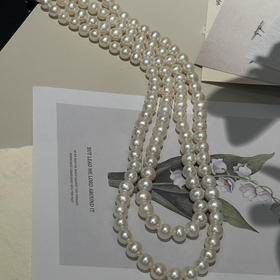 7-8mm左右 珍珠毛衣链 120cm 强光 近圆 整体很干净 上身效果大气优雅有质感 岁月都温柔了下来