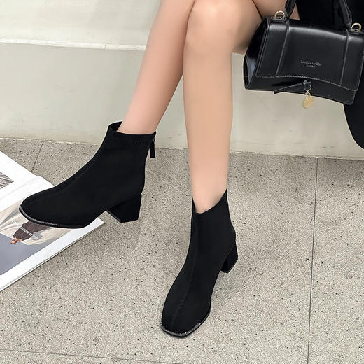 经典鲨2024年冬季新款时尚百搭黑色方头气质中粗跟加绒瘦瘦靴女KW359-D58011 商品图1