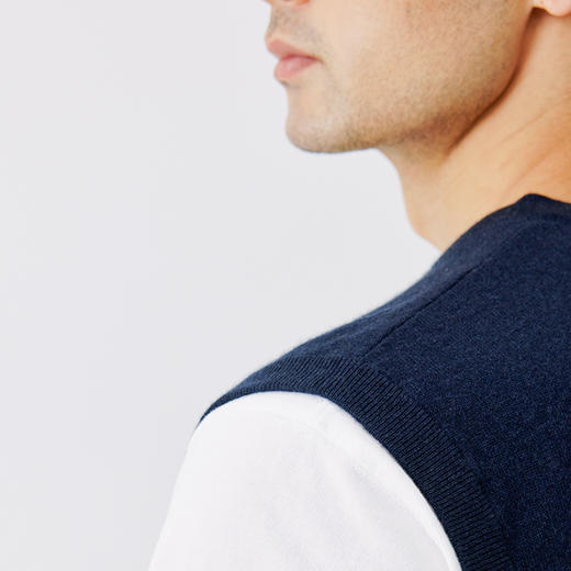 东黎 • 小山羊绒男士秋冬V领纯色马甲套头衫 21S221 商品图8