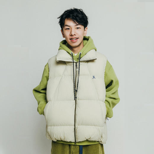 【品牌特惠】ACMEITEM爱棵米 户外立领羽绒马甲超轻防泼水防钻绒羽绒背心男女GAF3110909G 商品图1
