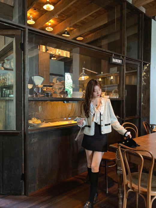 金蘑菇菇 黑金报刊 香香组/ 经典秀场高定感精致香风短外套 香香半裙 商品图5