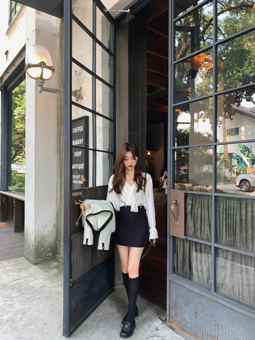 金蘑菇菇 黑金报刊 香香组/ 经典秀场高定感精致香风短外套 香香半裙 商品图3