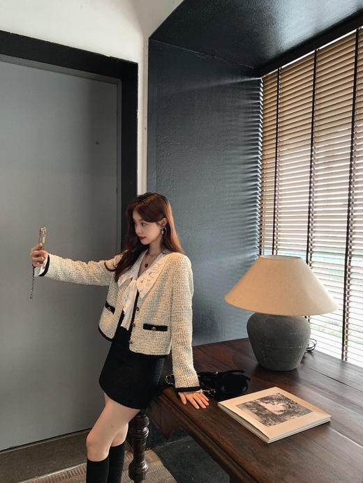 金蘑菇菇 黑金报刊 香香组/ 经典秀场高定感精致香风短外套 香香半裙 商品图2