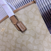 COACH蔻驰 City 23 金标Logo经典老花按扣 帆布 托特包Tote包购物袋单肩包 中号 女款 浅卡其色拼浅马鞍色（CB） 商品缩略图4