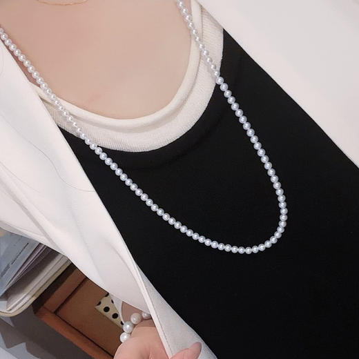 80cm的，4-5mm长款毛衣链，基本正圆无暇，品质很好，强光。是比较高档的配置了。卫衣搭配神器，扣子也可以任意扣。 商品图2