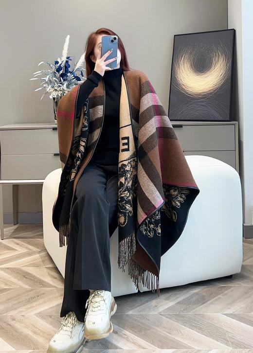 巴宝莉𝐁𝐔𝐑𝐁𝐄𝐑𝐑𝐘·新《战马字母双面斗篷》（AN） 商品图2