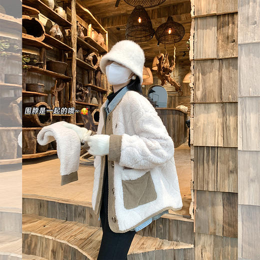 <曾小咸推荐>韩版撞色拼接羊羔毛外套围脖 商品图0