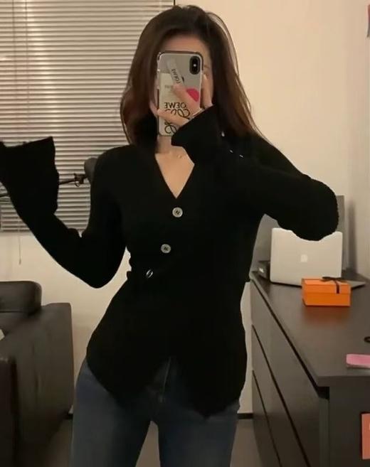 <曾小咸推荐>不规则交叉针织衫 日常129.99 立减60 秒杀69.99！【预售款，预计3-15天发货】 商品图3