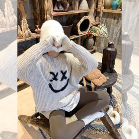 <曾小咸推荐>百搭燕麦色宽松笑脸圆领毛衣