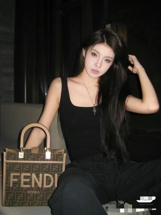 芬迪老花Tote新款式牛皮配老花F和*级皮手挽的购物袋方便实用容量十足而且日常使用率非常高（HH） 商品图10