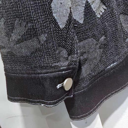 VIVIAN LIU薇薇安刘R2453105秋女装新款单排扣提花短款牛仔上衣 商品图3