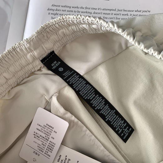 贸易公司渠道独家正版面料，原标原吊牌💥妈生品质【lu家男女同款梭织裤】✅高支高密双面材料，防风防泼耐脏污，内里爽滑不粘身✅裤管有松量修饰腿型，显瘦藏肉，不裹腿不紧绷 商品图14