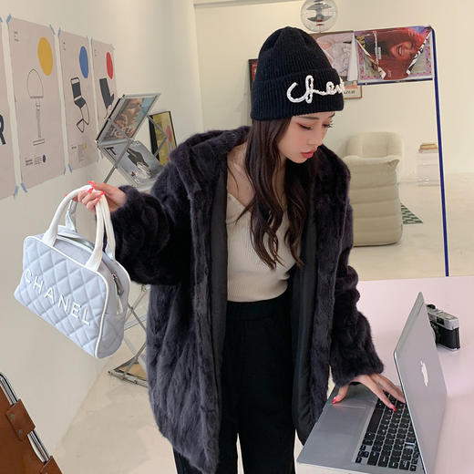 YF2105 2024新款皮草年轻款水貂毛天鹅绒貂皮大衣女拼貂中长款连帽外套女 商品图2
