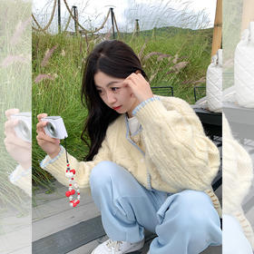 <曾小咸推荐>法式慵懒米杏色系扣圆领毛衣