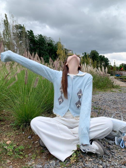 <曾小咸推荐>新品现货秒杀！卖完下架不再补 ！微信粉丝打折价！！甜美温柔风蓝色翻领系扣毛衣 日常169.99 立减80 秒杀89.99！！ 商品图4