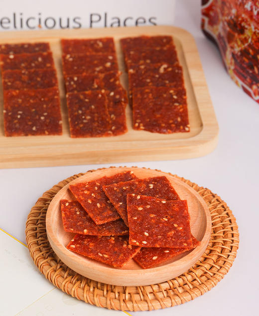 【天天好日子炭烤麻辣吊龙猪肉脯】29.9到手一大袋结合了传统炭烤技艺与经典卫龙麻辣风味辣条的创新美食、麻辣鲜甜 精选原料·吊龙肉质·精选100%吊龙部位的猪肉 商品图5