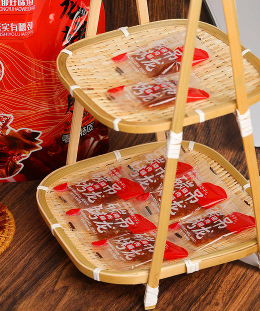 【天天好日子炭烤麻辣吊龙猪肉脯】29.9到手一大袋结合了传统炭烤技艺与经典卫龙麻辣风味辣条的创新美食、麻辣鲜甜 精选原料·吊龙肉质·精选100%吊龙部位的猪肉 商品图6