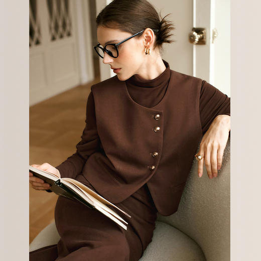 OLrain欧芮儿咖色时尚套装女冬季2024新款法式通勤气质半裙三件套 商品图3