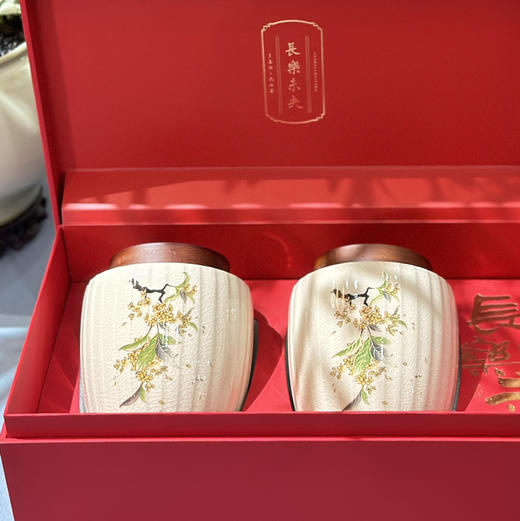中秋节｜红茶【中国红·长乐未央】云南野生古树晒红双瓷罐茶礼，高端大气品质上乘，茶形俊美肥硕，花香馥郁高扬，汤色橙红明亮，滋味鲜醇甜爽，唇齿留香回味隽永余韵绵长～礼赠自饮优选，规格100g*2罐*1盒 商品图1