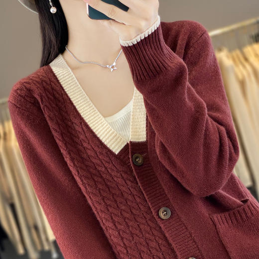丁摩 秋冬纯羊毛开衫女V领针织长袖拼色毛衣外套56-196 商品图3