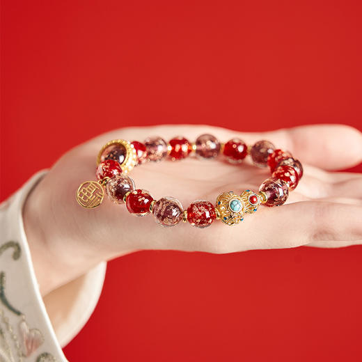 大英博物馆 东方梦境系列 香灰琉璃镂空葫芦烟花 手链 商品图3