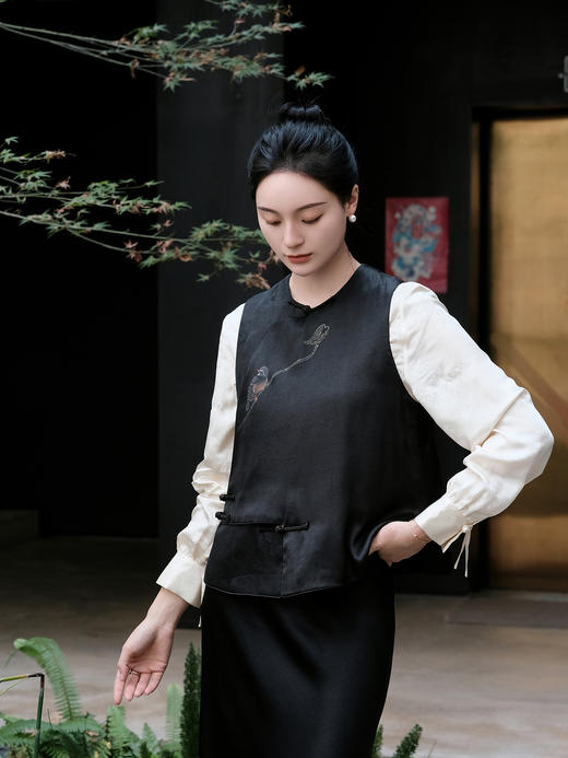 盛唐牡丹|香云纱手绘翠鸟夹棉马甲 商品图3