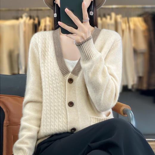 丁摩 秋冬纯羊毛开衫女V领针织长袖拼色毛衣外套56-196 商品图2