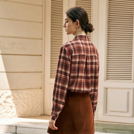 OLrain欧芮儿复古格纹衬衫女冬季2024年新款翻领宽松落肩长袖上衣 商品图3