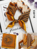 🌸【品牌直发】😎HLUOS复古轻奢吸盘扣方巾：双十一活动，🥰平常开团39.9💰一条，🌈今天19.9💰 ✅双面磁扣围巾，让你时尚又暖心☺️  商品缩略图5