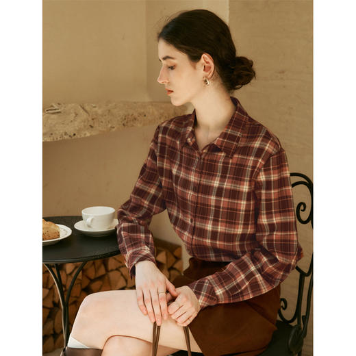 OLrain欧芮儿复古格纹衬衫女冬季2024年新款翻领宽松落肩长袖上衣 商品图4