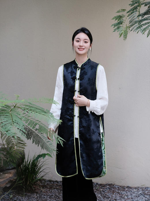 盛唐牡丹| 翠绿色丝绒如意湖亭长马甲 商品图3