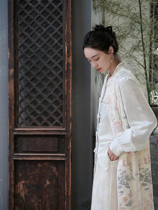 盛唐牡丹| 白色丝绒如意湖亭长马甲 商品图4