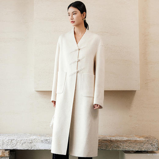 玳莎新中式全羊毛双面呢微淘女士2024年冬季新款盘扣国风V领大衣  ED39302 商品图2