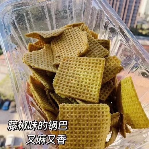 上瘾了!..o0就是这款【花椒锅巴】微微麻，非常香，难得的是不会过咸，满满当当一大盒大片大片的，吃起来超级爽最难能可贵的是一点儿都不油腻。 商品图5