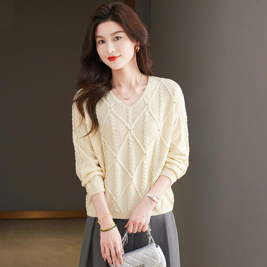 CC-27-24167红色气质毛衣好看钉珠V领打底衫女上衣潮2024新款秋冬季针织衫 商品图3