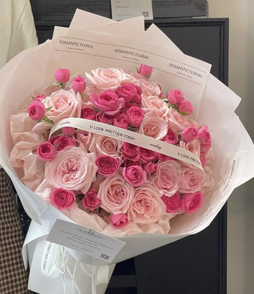 【甜蜜蜜】19朵粉荔枝玫瑰➕8支多头苏菲宝贝蔷薇，精品高端大气花束 商品图0