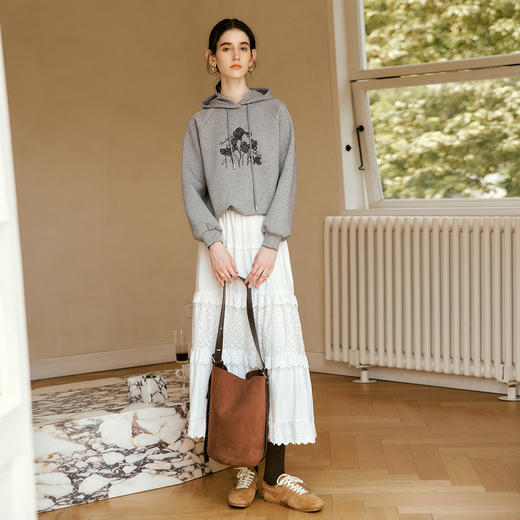 OLrain欧芮儿灰色休闲卫衣女冬季2024年新款鸯尾蕾丝绣花连帽上衣 商品图3