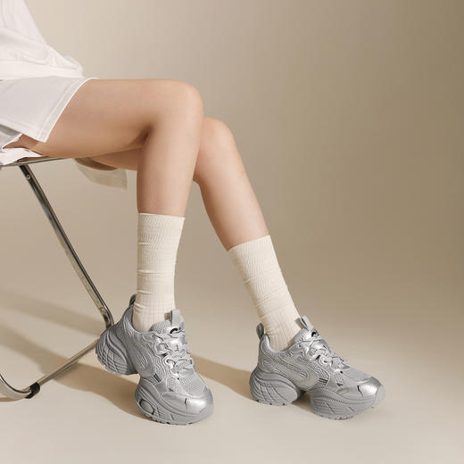 千百度银色厚底老爹鞋女春季百搭防滑网面鞋休闲运动鞋舒适A24488604 商品图1